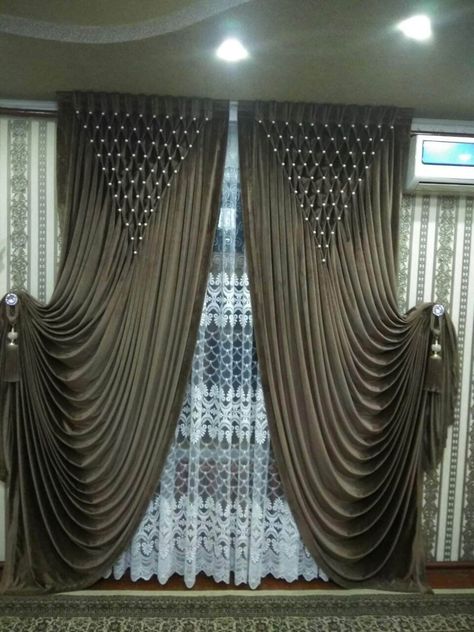 Top 40 Modern Curtain Ideas - Engineering Discoveries Patio Door Blinds, Sliding Door Curtains, Home Engineering, Doors Interior Modern, Plain Curtains, The Curtains, Wooden Front Doors, Door Entrance, Luxury Curtains