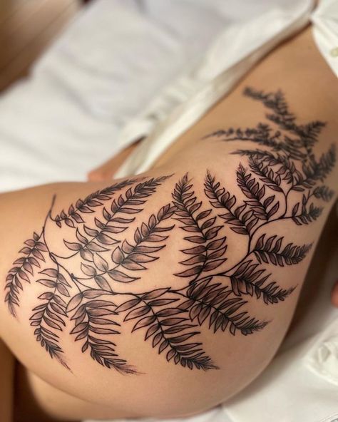 Fern Tattoo On Thigh, Leaves Hip Tattoos Women, Hip Framing Tattoo, Fern Hip Tattoos Women, Big Fern Tattoo, Hip Fern Tattoo, Fern Tattoo On Leg, Fern Leg Tattoos Women, Nature Thigh Tattoo Women