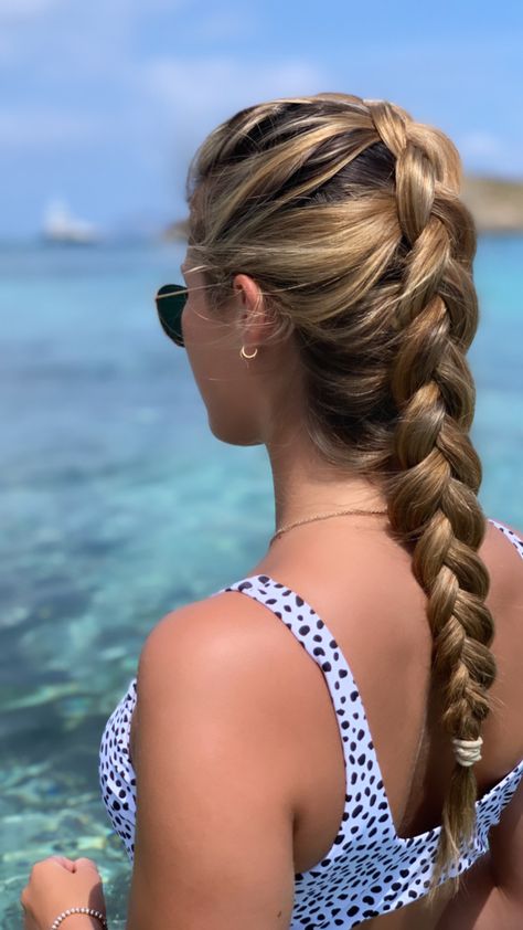 Hairstyles For The Pool, Hairstyles For Swimming, Hair Stules, Boat Hair, Lake Hair Styles, Track Hairstyles, Swimming Hairstyles, Simple Hairstyles, Beach Hairstyles Medium