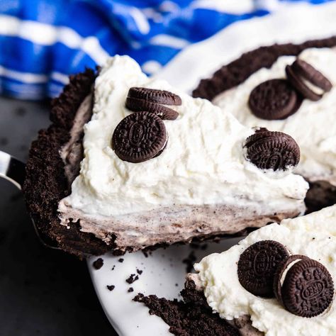 Make a decadent Oreo pie with a homemade crust and a cookies and cream filling made using real cream and cream cheese. Cookies And Cream Filling, Oreo Filling, Homemade Crust, Oreo Pie, Oreo Flavors, Chocolate Cream Pie, Homemade Dinner Rolls, Oreo Crust, Cream Filling