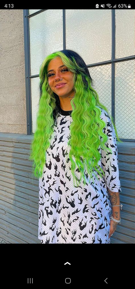 Lime Green And Black Hair, Lime Green Hair, Green And Black Hair, Black And Green Hair, Neon Green Hair, Trendy Outfits Inspiration, Black Bob Hairstyles, Green Hair Dye, 90s Pop Culture