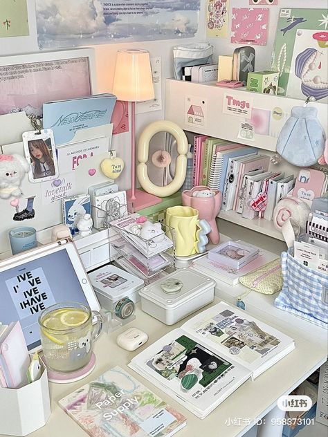 2000s Autumn, School Locker Decorations, Dream Desk, Pastel Room Decor, Locker Decorations, Desk Inspo, Pastel Room, Study Room Decor, Pinterest Room Decor