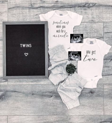 Twin Baby Announcements, Twins Announcement, Baby Announcement To Husband, Twin Pregnancy Announcement, Creative Pregnancy Announcement, Fun Baby Announcement, Cute Pregnancy Announcement, Baby Announcement Pictures