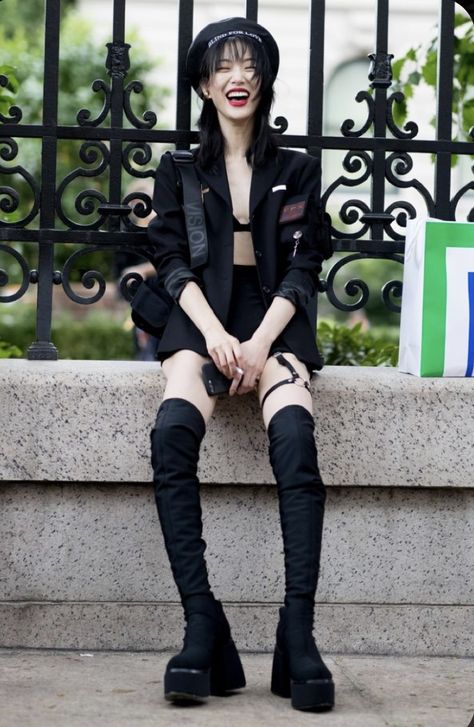 Goth Beret Outfit, Beret Outfits, Choi Sora, Beret Outfit, Money Board, Oc Fashion, Sora Choi, Nana Osaki, Tokyo Street Fashion