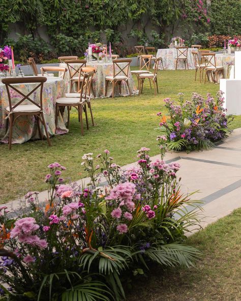 This gorgeous afternoon soirée with lavender blooms all around! The Lavender Soirée Anahita + Karan Bhopal Design, Decor and Flowers @thepetiteproject_ With @shanijshabu Wedding Planning @riwaazerishte 📸 @shwetarane.in #lavender #afternoonsoiree #lavendersoirée #floristofinstagram #floraldesign #flowerstagram #gardenparty #gardenwedding #weddingdecor #weddinginspiration #weddingdecorinspiration #weddings #aesthetics #artofinstagram Afternoon Wedding Decor, Wedding Aisle Decor Ideas, Lawn Wedding Decor, Bridgerton Wedding Aesthetic, Moodboard Wedding, Bridgerton Wedding, Afternoon Wedding, Garden Theme Wedding, 2024 Ideas