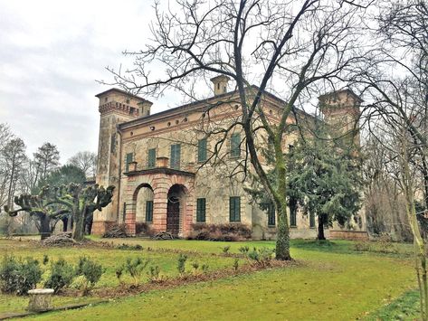 The Italian Villa From “Call Me by Your Name” Hits the Market for $1.9M - Dwell Cmbyn House, Call Me By Your Name House, Summer Abroad, House Loft, Italian Interior, Call Me By Your Name, Italian Villa, Northern Italy, Film Set