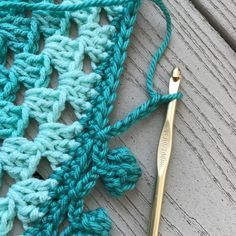 Crochet Edging Tutorial, Crochet Pom Pom, Crochet Blanket Border, Crochet Blanket Edging, Marly Bird, Crochet Border Patterns, Crochet Border, Debbie Macomber, Crochet Edging Patterns