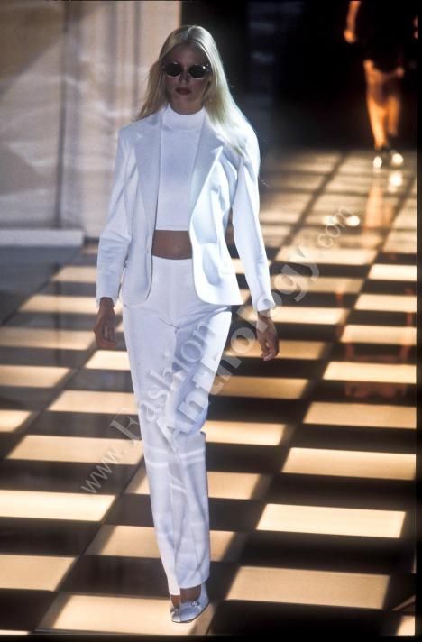 Versace Runway 90s, Versace 1990's, Kristy Hume, Supermodel Lifestyle, 80s Runway, Gianni Versace 90s, 1990s Runway, Kirsty Hume, Versace Runway