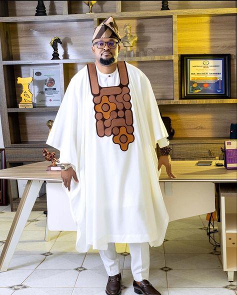 Agbada Lace, White Agbada Designs, Agbada Designs For Men, White Agbada, Africa Chic, Agbada Design, Fashion Show Dresses, African Wear Styles For Men, Latest African Men Fashion