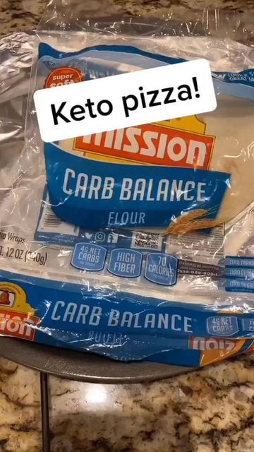 Dirty Keto Recipes, Pizza Roll, Crispy Pizza, Lazy Keto, Counting Carbs, Easy Lunch Ideas, Starting Keto Diet, Keto Pizza, Sunday Meal Prep