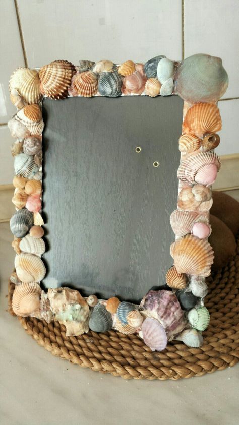 Seashell Creations, Picture Frame Gallery, Shell Frame, Summer Bucket Lists, Art Kit, Cornice, Beach Themes, Sea Shells, Picture Frames