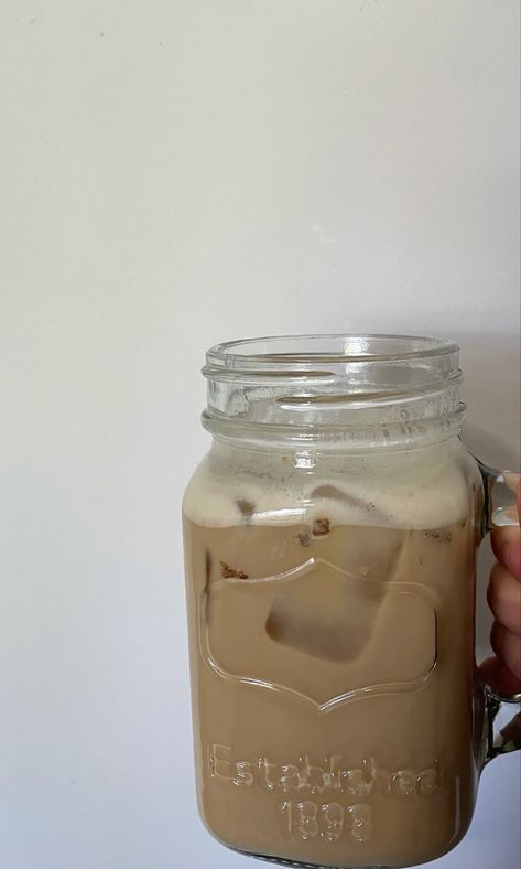 Coffee
Iced
Cream 
Aesthetic 
Nescafé 
Vanilla 
Late Nescafe Aesthetic, Nescafe Coffee Aesthetic, Coffee Moment, Nescafe Coffee, Almond Milk Coffee, Soft Life, Coffee Photography, Cold Coffee, Iced Drinks