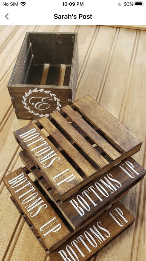 Mini Pallet Ideas, Mini Pallet Coasters, Crate Crafts, Pallet Coasters, Diy Projects To Make And Sell, Dollar Store Diy Organization, Coaster Crafts, Dollar Store Diy Projects, Diy Dollar Tree Decor