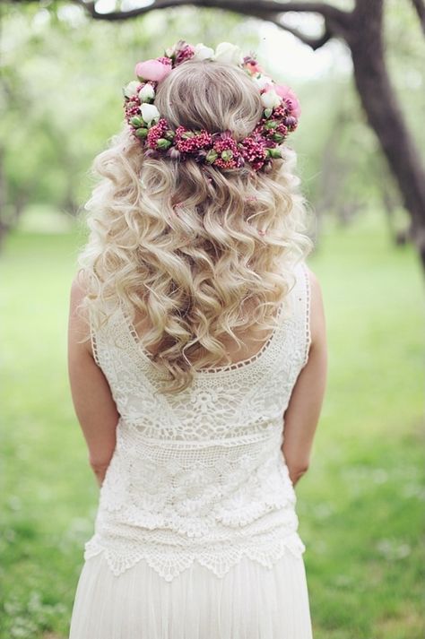 Hair Styles With Flower Crown, Hair Styles With Flower, Raspberry Wedding, Wedding Hairstyles And Makeup, Flowers In Her Hair, Vintage Wedding Hair, Bohemian Bridal, Best Wedding Hairstyles, Bollywood Wedding