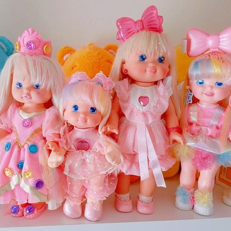 💕 Vintage Toy Collector 💕 on Instagram: “💕🌈(Swipe) Rainbow Girls Shelfie! They're just so pretty!!! 💕🌈😭😭😭 #lilmissmagic #lilmissmagicjewels #pjsparkles #pennysecrets…” 80s Perfume, Vintage Toys 80s, Toy Nostalgia, Spooky Forest, 1980s Childhood, Childhood Memories 2000, Nostalgic Images, 90s Girl