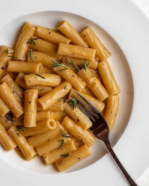 Insanely Delicious Garlic Butter Pasta - The Burnt Butter Table Pasta Alfredo Recipe, Making Homemade Pasta, Confit Garlic, Garlic Butter Pasta, Pasta Alfredo, Pasta Recipes Alfredo, Pasta Making, Vegan Baking Recipes, Butter Pasta