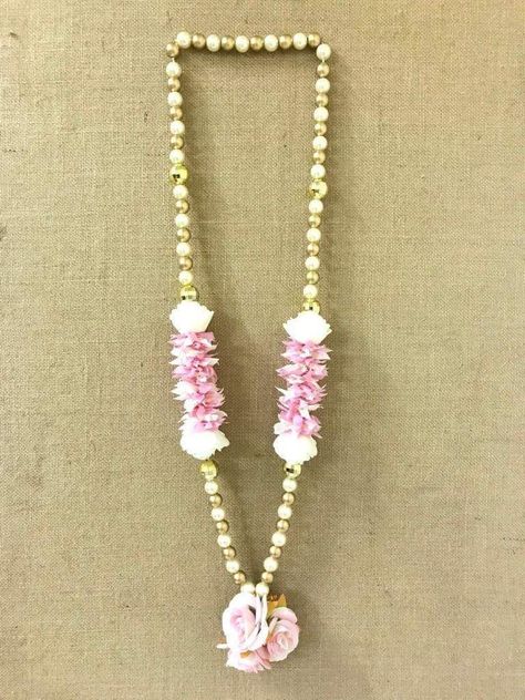 Engagement Malai Design, Barat Entry, Wedding Mala Rose, Varmala Designs, Thali Design, Flower Mala, Rose Garland Wedding, Crochet Garlands, Mala Designs