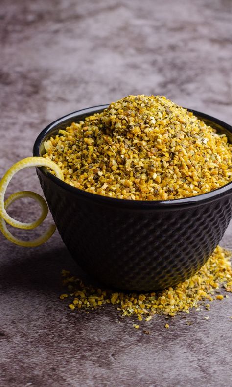 Spice up your meals with our homemade lemon pepper seasoning! Ditch store-bought, create your own. Discover tangy, aromatic flavors now! Homemade Lemon Pepper Seasoning, Lemon Pepper Seasoning Recipe, Dried Lemon Zest, Rice Seasoning, Dry Rub Recipes, Roasted Vegetables Oven, Pepper Seasoning, Seasoning Recipe, Lemon Pepper Seasoning