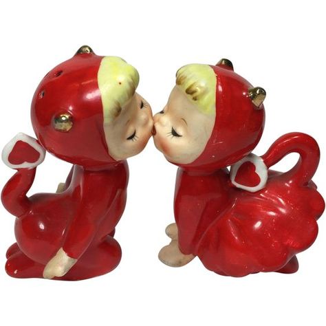 Piskel Art, Arte Peculiar, Vintage Kitsch, Arte Inspo, Arte Sketchbook, So In Love, Pics Art, Salt Pepper Shakers, Salt Pepper