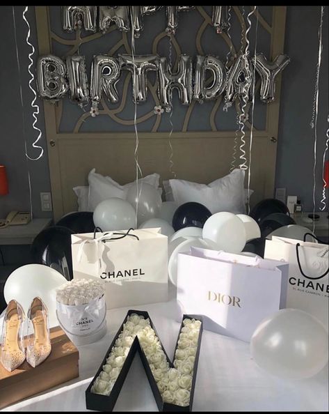 29th Birthday Decorations, 23rd Birthday Decorations, Luxury Birthday Gifts, Happy Birthday Status, Birthday Room Decorations, Birthday Goals, Simple Birthday Decorations, Backyard Birthday, Birthday Ideas For Her