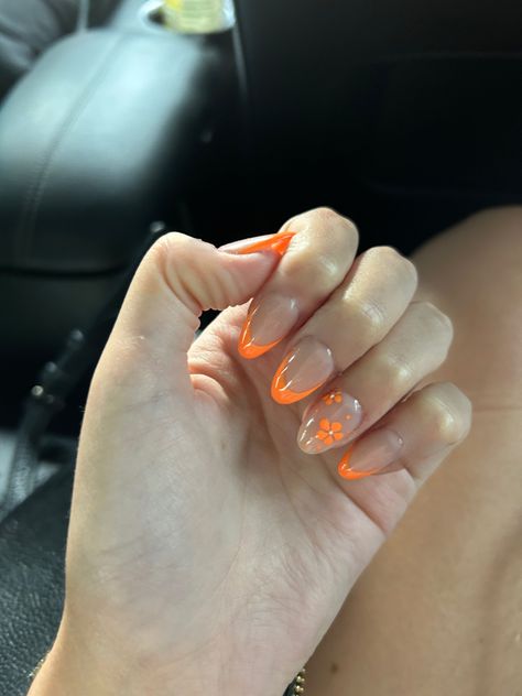 Orange Flower Acrylic Nails, Orange And White Almond Nails, Orange Flower French Tip Nails, Light Orange Nails With Design, Orange French Tip With Design, Orange Oval Acrylic Nails, Orange French Tip Nails With Flowers, Orange Nails With White Flowers, Orange Graduation Nails