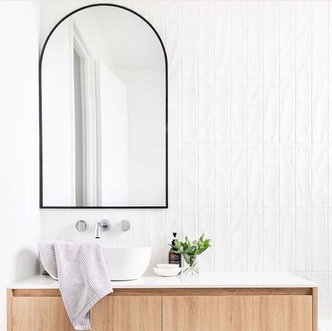 Batty’s Bay Build on Instagram: “Sunday inspo… Hope you’ve all enjoy your weekends! 📸: @ty.style #bathroom #bathroomdesign #bathroomtiles #vanity #vanitymirror #mirror…” Tiles Kitchen Splashback, Mirror Coastal, Modern Coastal Bathroom, National Tiles, Coastal Bathrooms, Kitchen Splashback, Subway Tiles, Enjoy Your Weekend, Style Bathroom