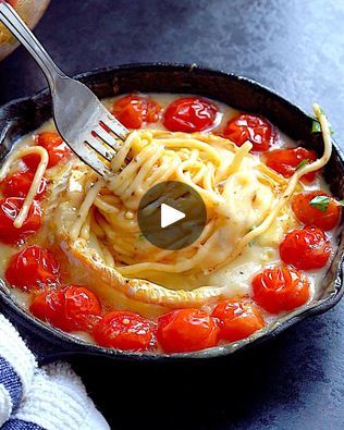 Cheese Wheel Pasta, Tasty Uk, Pasta At Home, Pasta Cheese, Cheese Wheel, Italian Restaurants, Gooey Cheese, Cheese Pasta, Cheese Lover