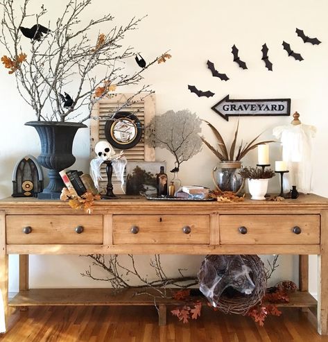 Halloween Entry Table, Table Halloween, Foyer Table, Seasonal Displays, Halloween Craft, Entry Table, Table Display, Display Ideas, Halloween Witch