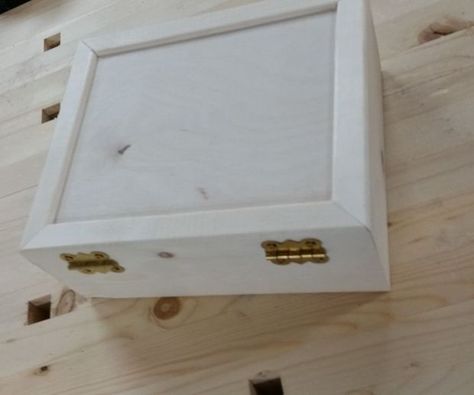 The easiest way to build a box! Wooden Box Plans, Makey Makey, Woodworking Gifts, Wooden Box Diy, Small Wood Box, Wooden Box With Lid, Woodworking Bed, Woodworking Books, Small Woodworking Projects