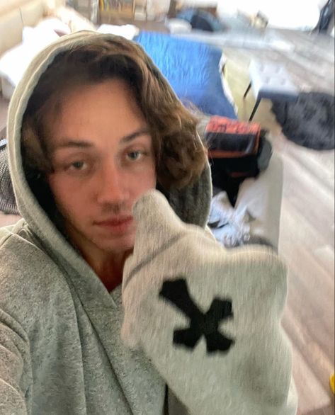 Shameless Carl Gallagher, Carl Shameless, Ethan Cutkosky, Shameless Characters, Shameless Tv Show, Carl Gallagher, Ideal Boyfriend, Emo Guys, Boyfriend Goals