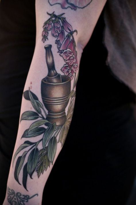 Apothecary Tattoo Ideas, Herbalist Tattoo, Sage Bundle Tattoo, Green Witch Tattoo, Redo Tattoo, Herbs Tattoo, Sage Tattoo, Herb Tattoo, Lisa Tattoo