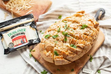 Stollen Bread, Dubliner Cheese, Courgette Fritter, Bread Garlic, Food Bread, Cheesy Garlic Bread, Challah Bread, Tv Food, Nachos Recipe