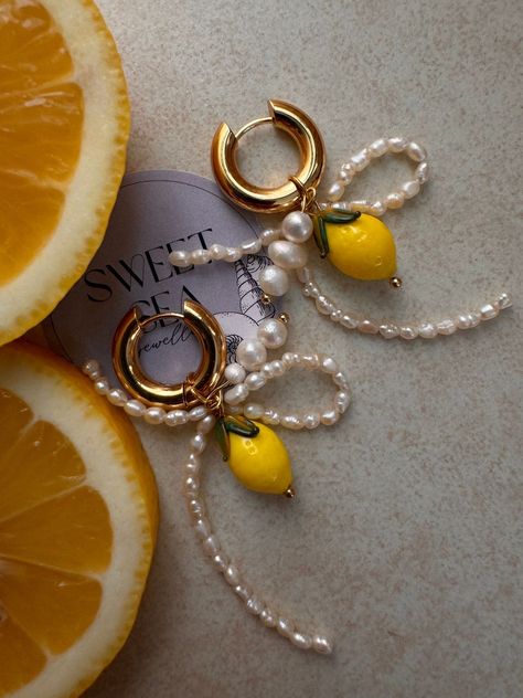 Fruit Accessories, Handmade Earings, Lemon Earrings, Jewels Diy, Fruit Earrings, Beads Bracelet Design, Ceramic Earring, Steel Earrings, Jewelry Lookbook