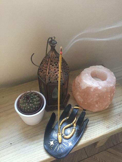 Handcrafted clay incense holder, palm shaped with a gold snake design Witchy Incense Holder, Snake Incense Holder, Incent Holder Clay, Clay Incense Holder, Joululahjat Diy, Clay Incense, Clay Dish, Clay Designs, Med Tech