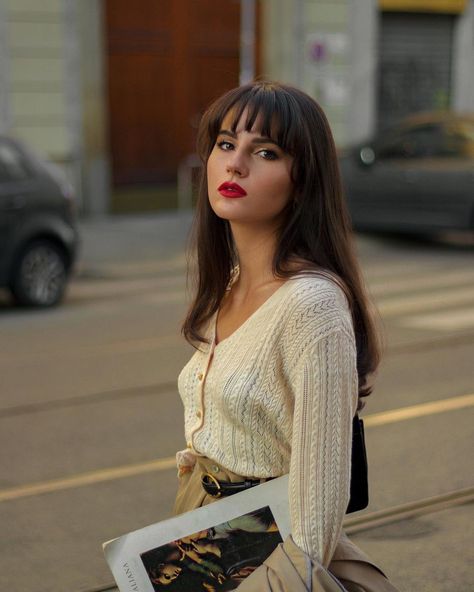 Paola Cossentino on Instagram: “Hunting for vintage treasures around Milan, wearing @simpleretro 🌝” Italian Hair, Square Face Hairstyles, Chica Cool, Parisian Chic, Professional Outfits, Photography Women, Classy Women, Outfits Aesthetic, Parisian Style