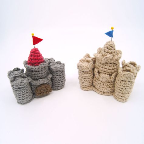 Castle / Sandcastle Amigurumi Pattern – Club Crochet Club Crochet, Animal Hooks, Crochet Set, A Castle, Crochet Kit, Crochet Hook Sizes, How To Crochet, Pattern Books, Video Tutorials