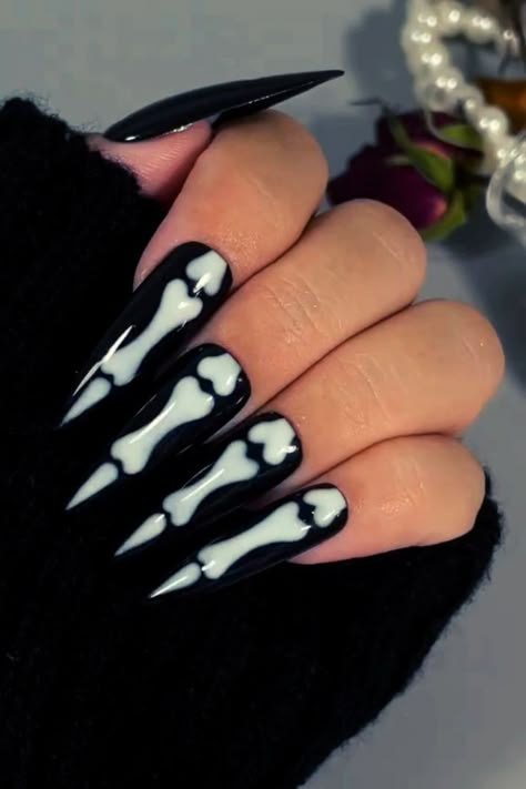 Halloween Nail Art Easy, Halloween Nails Easy, Punk Nails, Gothic Nails, Nails Green, Goth Nails, Grunge Nails, Makijaż Smokey Eye, Almond Shape