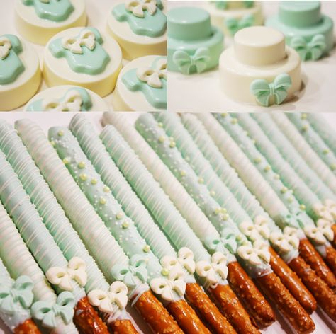 Sage Green Chocolate Covered Pretzels, Green Chocolate Covered Oreos, Green Chocolate Covered Pretzels, Pretzels Chocolate, Sage Green Baby Shower, Dipped Pretzels, Chocolate Dipped Pretzels, Baby Shower Treats, Pretzel Dip