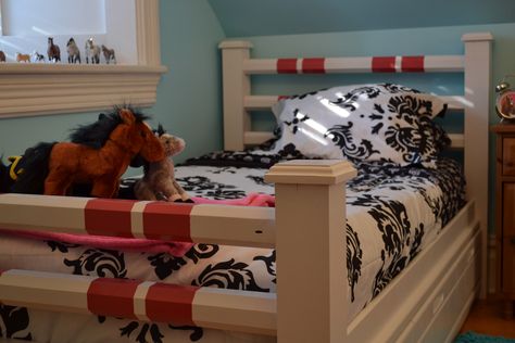 horse jump bed. . . WILL HAPPEN! Horse Bedrooms, Hunter Equestrian, Equestrian Nursery, Equestrian Room, Horse Girls Bedroom, Western Bed, Horse Room Decor, Horse Themed Bedrooms, Corner Shower Doors