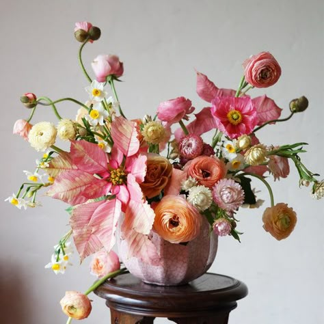 Sunday Scaries, Cat Air, Flowers Arrangements, Deco Floral, Flower Arranging, Floral Inspiration, Arte Floral, Floral Centerpieces, Beautiful Blooms