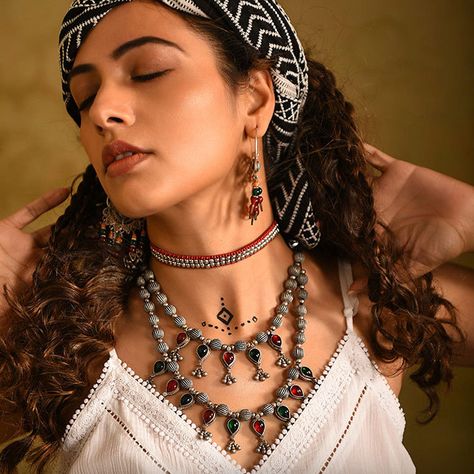 Navratri Tattoo, Jewelery Shoot, Jewellery Poster, Navratri Outfits, Navratri Dress, Creative Jewelry Photography, Jewellery Photography, Womens Silver Jewelry, Fashion Walk