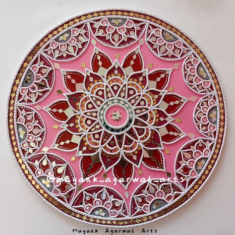 Lippan Art Lippan Art Ideas, Lippan Art Wall, Mandala Colour, Different Types Of Art, Mathematical Shapes, Lipan Art, Colour Drawing, Mosaic Art Diy, Painted Mirror