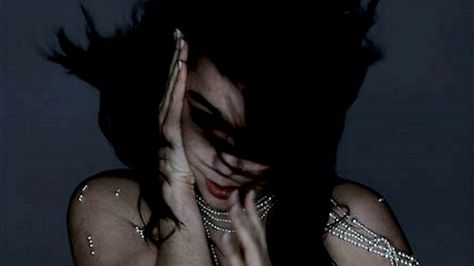 Nick Knight - Pagan Poetry (2001) Björk Pagan Poetry, Nick Knight, Pretty When You Cry, Music Photo, Music Film, Moving Image, Fashion Images, Top 20, Fashion Photographer