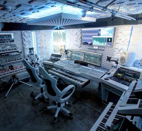 Music Studios Home, Music Studio Control Room, Futuristic Music Studio, Music Studio Room Luxury, Producer Setup, Music Studio Ideas, Home Recording Studio Setup Ideas, Music Studio Room Design, Rapper Lifestyle