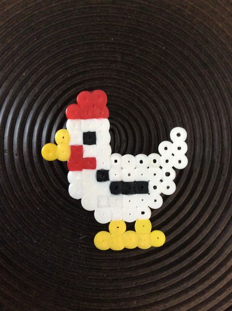 Easy to make Peeler Bead Chicken, Chicken Bead Pattern, Gimp Bracelets, Easy Perler Beads Ideas, Hama Beads Design, Diy Perler Bead Crafts, Perler Crafts, Diy Perler Beads, Melting Beads