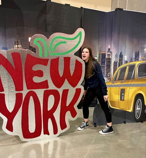 New York New York Themed Party, New York City Party Theme Decoration, New York Homecoming Theme, Nyc Hoco Theme, New York Theme Party Outfit, New York Prom Theme, City Decorations, New York Theme Party, School Dance Themes