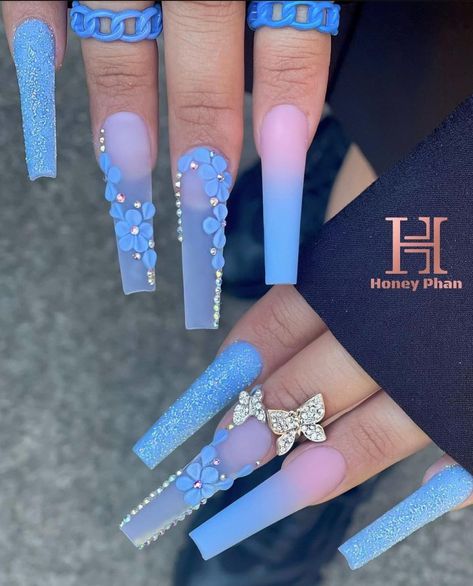 Ongles Baby Blue, Baby Blue Acrylic Nails, Ongles Bling Bling, Blue Ombre Nails, Nails Chrome, Baby Blue Nails, Nails Classy, Long Acrylic Nail Designs, Blue Acrylic Nails