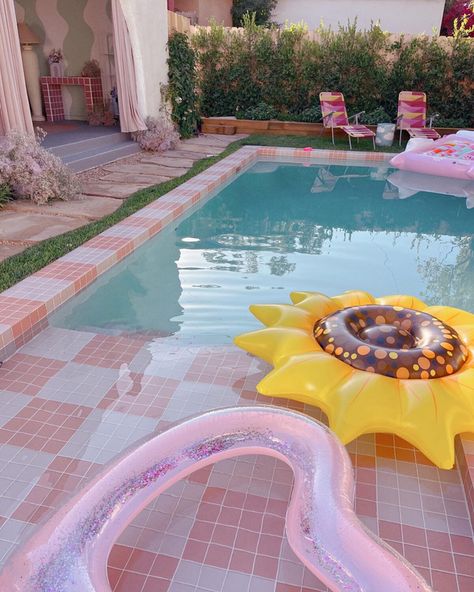 Colorful Swimming Pool, Mid Century Pool Tile, Pink Pool Tile, Colorful Pool Area, Tile Around Pool, Pink Pool Aesthetic, Pool Mosaic Ideas, Checkered Pool, Pink Swimming Pool