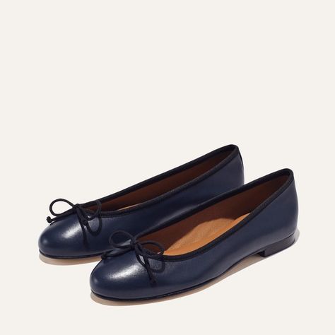 5 Pieces Everyone Should Have | Emese Gormley Navy Ballet Flats, Navy Girl, Navy Flats, French Girl Chic, Unique Fits, Ballet Beautiful, Comfortable Flats, Ballerina Flats, French Girl