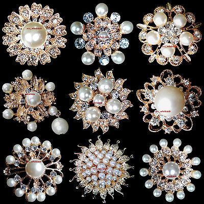 Broach Bouquets, Stone Earrings Studs, Dream Items, Nye Wedding, Wedding Brooch Bouquets, Vintage Rhinestone Jewelry, Custom Jewellery, Jacket Pins, Vintage Jewelry Crafts